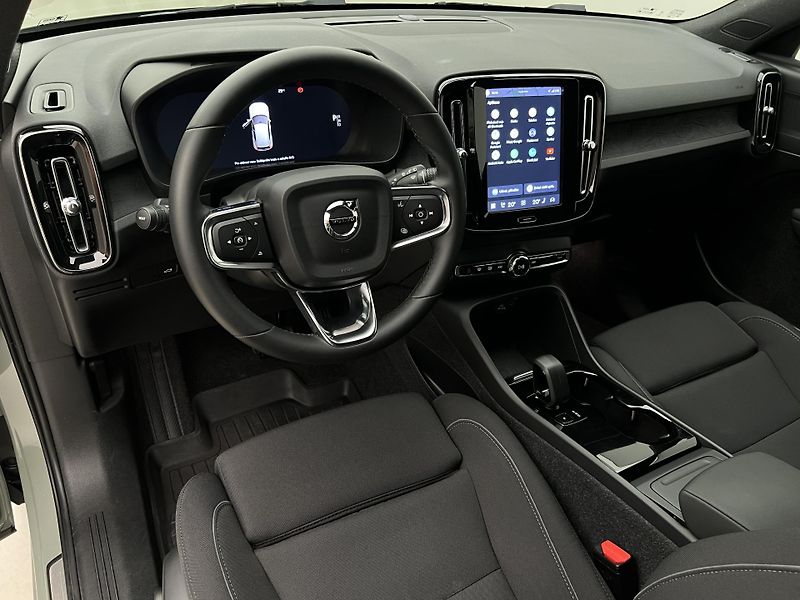Volvo XC40 RECHARGE CORE AUT - fotka 4 z 46