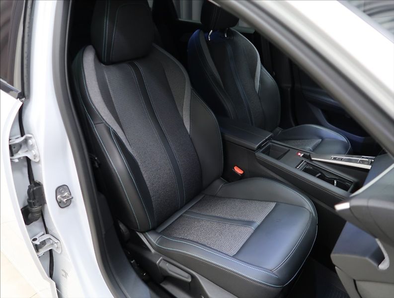 Peugeot 308 1,2 PT AT ALLURE NAVI KAMERA - fotka 36 z 37