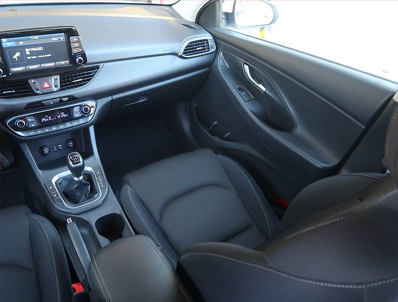Hyundai i30 (2018) 1.4 CVVT, Serv.kniha, Tempomat - fotka 8 z 18