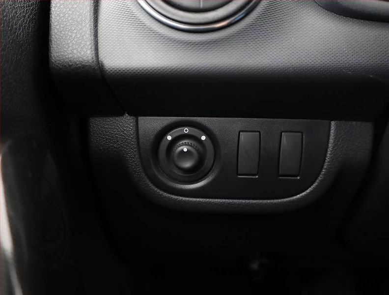 Dacia Sandero (2018) 1.0 SCe, Park. senzory - fotka 13 z 14