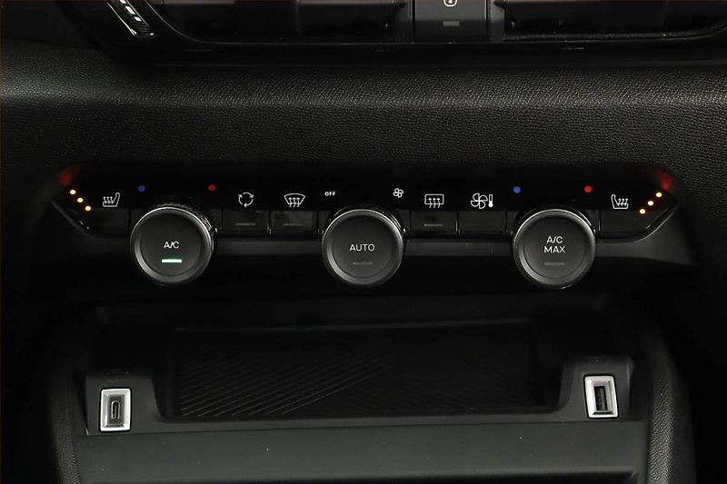 Citroën C4 (2024) 1.5 BlueHDi - fotka 19 z 21
