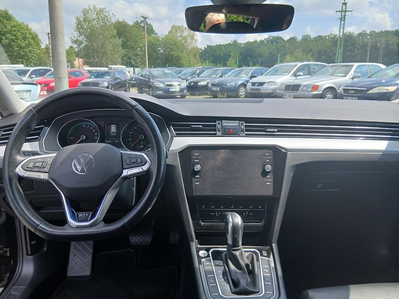 Volkswagen Passat GTE Plug-in hybrid, kůže - fotka 29 z 58