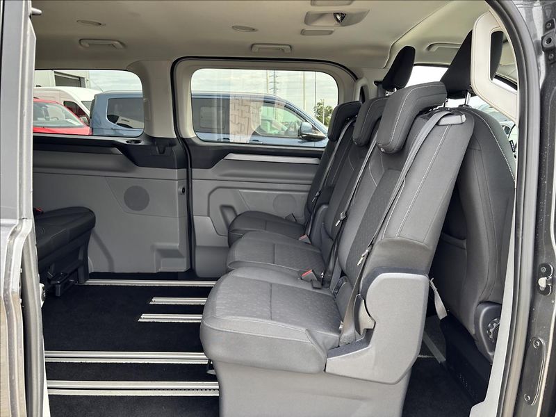 Ford Tourneo Custom 2,0 125kW L2 Titanium  DPH - fotka 15 z 44