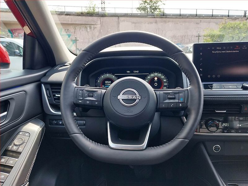 Nissan Qashqai (2025) N-Connecta 1.3 DIG-T MHEV - fotka 16 z 18