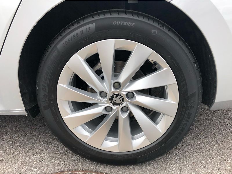 Škoda Octavia Combi - fotka 14 z 30