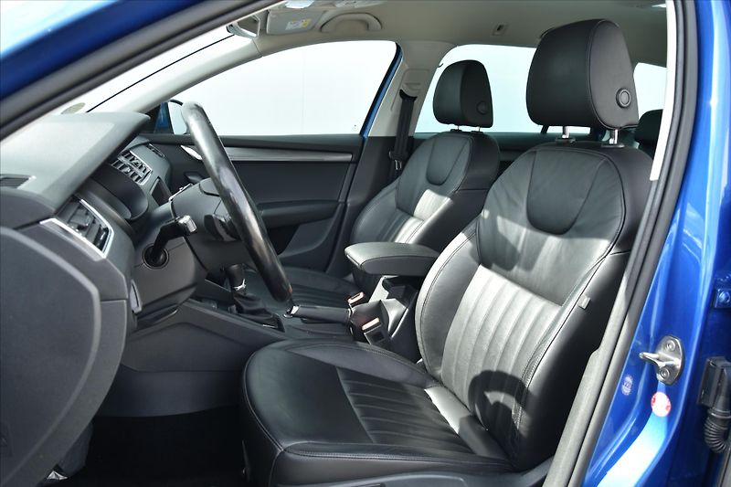 Škoda Octavia 2.0TDI 110kW STYLE+ SERV.KNIHA - fotka 10 z 30