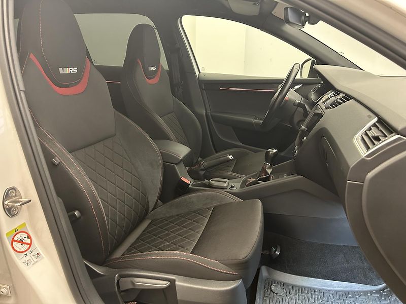 Škoda Octavia 2.0 TDI RS - fotka 20 z 25