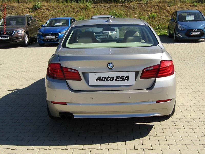 BMW Řada 5 (2011) 3.0 i, ČR, AT, kůže - fotka 5 z 22