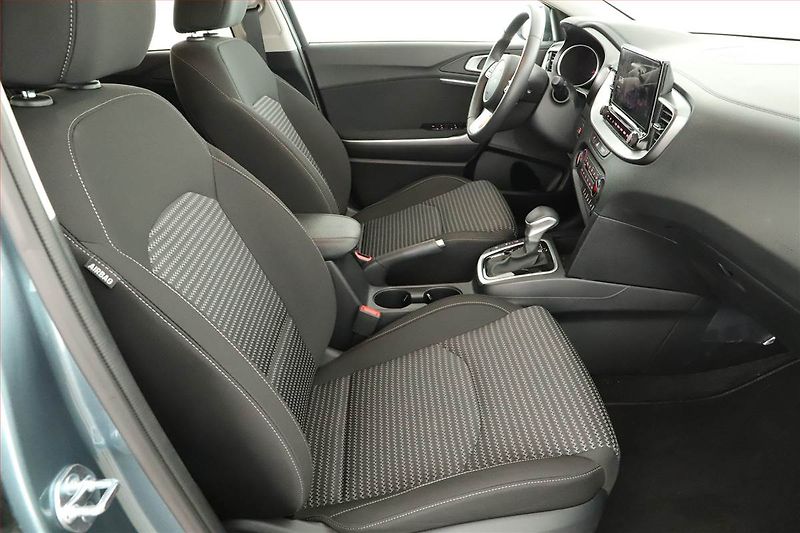 Kia Ceed (2025) 1.5 T-GDI, TOP, DPH, KEYLESS - fotka 7 z 19
