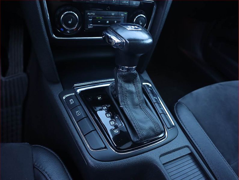 Škoda Superb (2011) Elegance 2.0 TDI, 4X4 - fotka 17 z 22