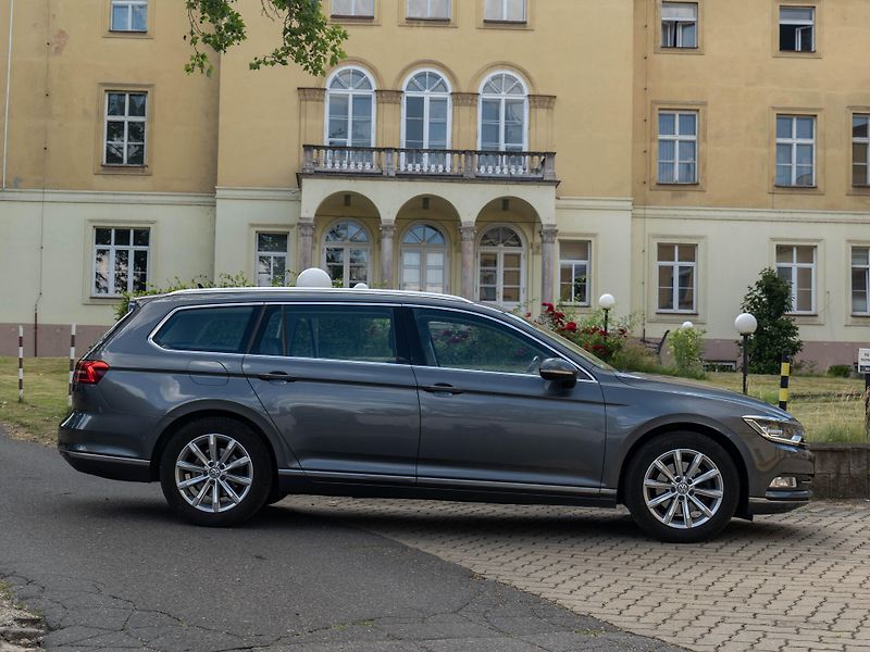 Volkswagen Passat 1.8 TSI 132kW DSG Matrix Kessy - fotka 5 z 35