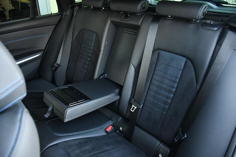 BMW Řada 3 320d M-SPORT xD TAŽNÉ ČR  - fotka 20 z 51