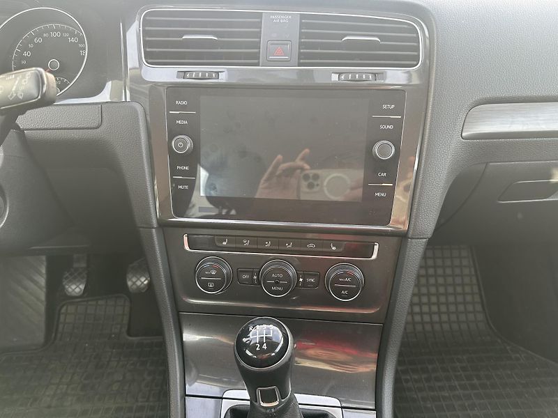 Volkswagen Golf (2017) 1,6 TDI 85kW, rezervace - fotka 13 z 25