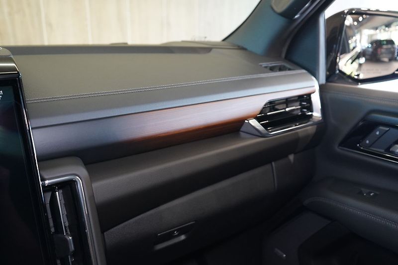GMC Yukon (2026) Denali 6.2 V8 - fotka 55 z 59