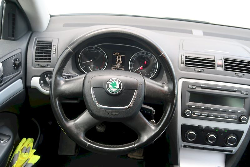 Škoda Octavia (2011) Ambiente Plus 1.4 TSI 90 kW - fotka 19 z 22