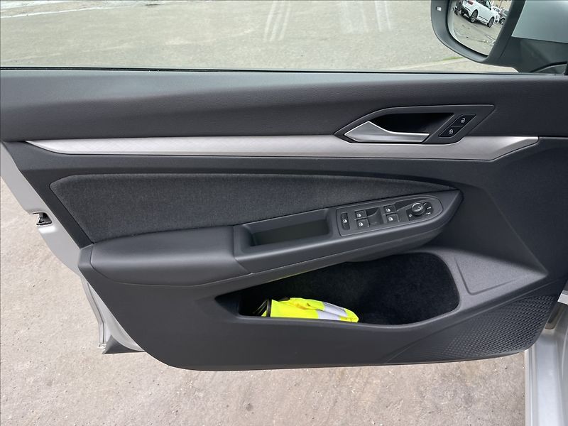 Volkswagen Golf Variant 1,5 TSI DSG Life KESSY+KAMERA - fotka 14 z 23