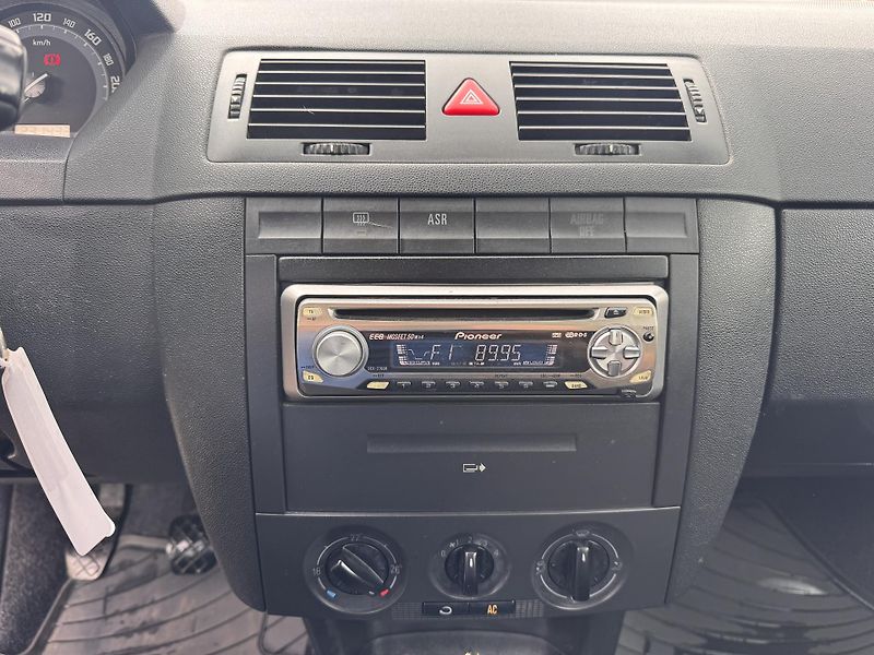 Škoda Fabia 2.0i 85kW ELEGANCE*TEMPOMAT* - fotka 7 z 13