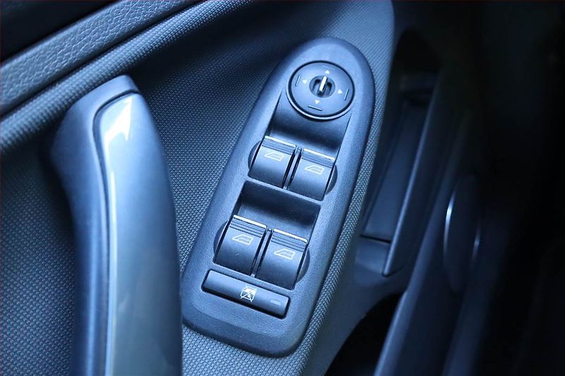 Ford Kuga (2010) 2.0 TDCi, 4X4, Tempomat - fotka 16 z 20