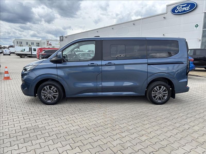Ford Tourneo Custom 2,0 EcoBlue Titanium 125kW L1 - fotka 2 z 44