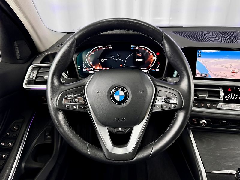 BMW Řada 3 320d xDrive AT LUXURY LINE, PA - fotka 13 z 29