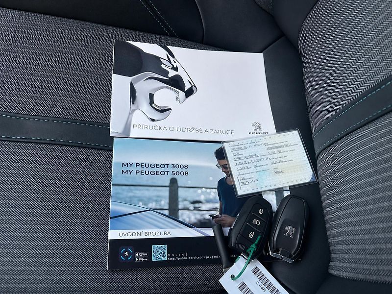 Peugeot 5008 (2021) ALLURE 1.2i,ČR,ZÁRUKA,7 MÍST - fotka 3 z 9