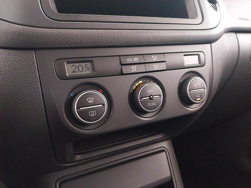 Volkswagen Golf Plus (2009) 1.6, po STK, pěkný stav - fotka 13 z 22