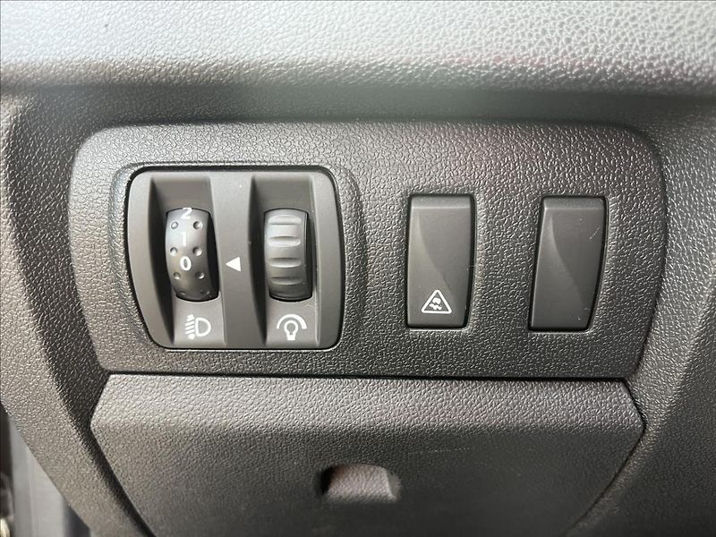 Renault Mégane 1,6 i KLIMA ALU 2x KOLA - fotka 25 z 36