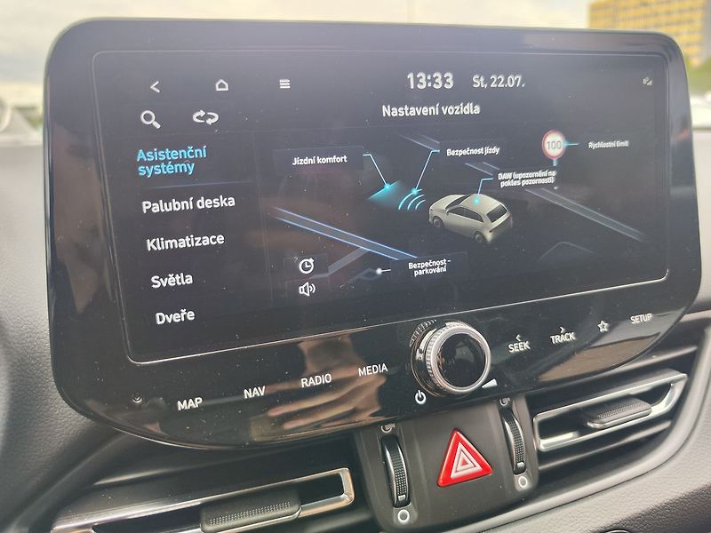 Hyundai i30 1.5 T-GDI/103kW N-Line DCT - fotka 22 z 36