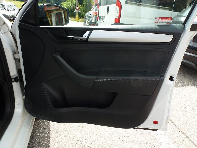Škoda Rapid 1,4 TSI DSG Automat Spaceback - fotka 26 z 47