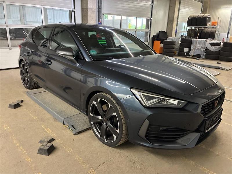 Cupra Leon 2,0 TSI 221 KW - fotka 2 z 11