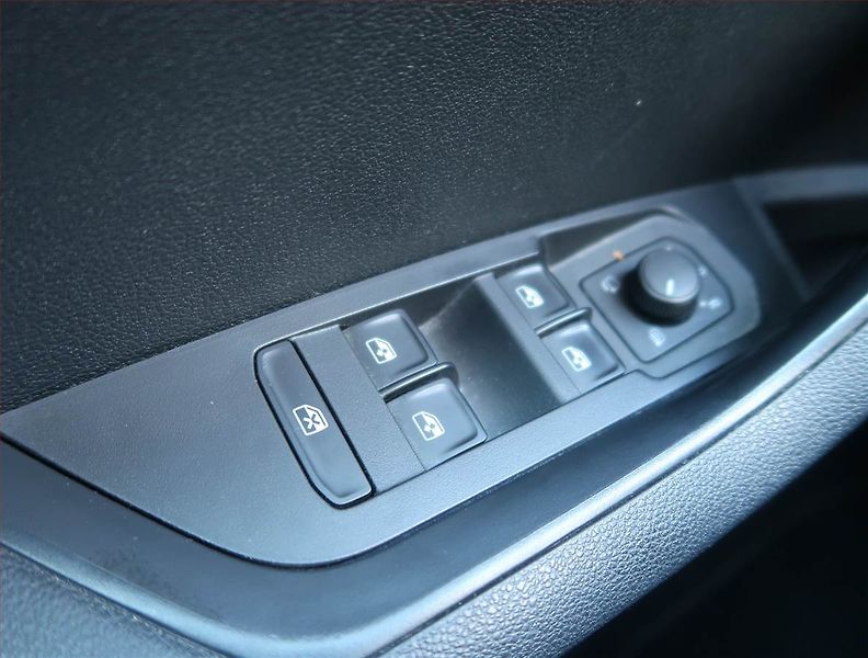 Škoda Karoq (2022) Ambition 2.0 TDI - fotka 17 z 21