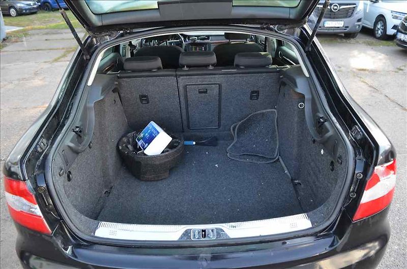 Škoda Superb (2011) 2,0 TDI - fotka 33 z 35