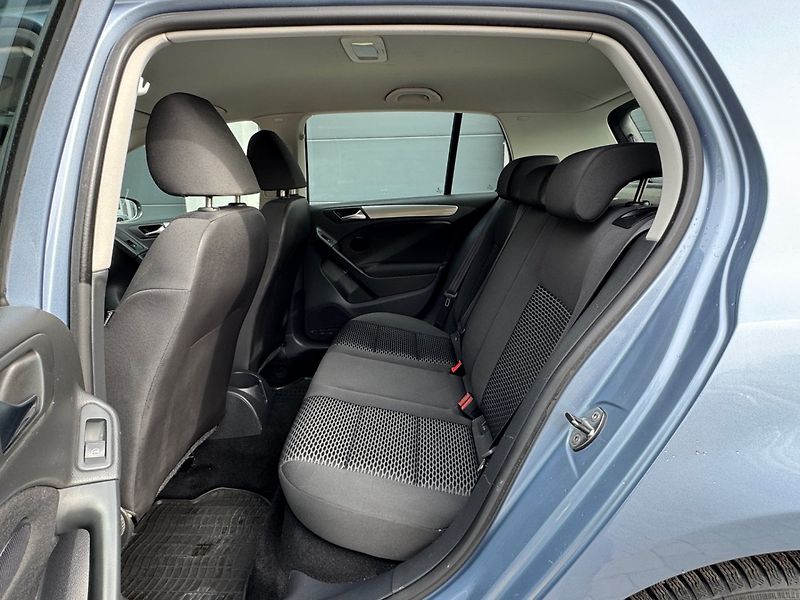 Volkswagen Golf (2010) 1.4 16V TAŽNÉ, SERVISNÍ KNIHA - fotka 11 z 32