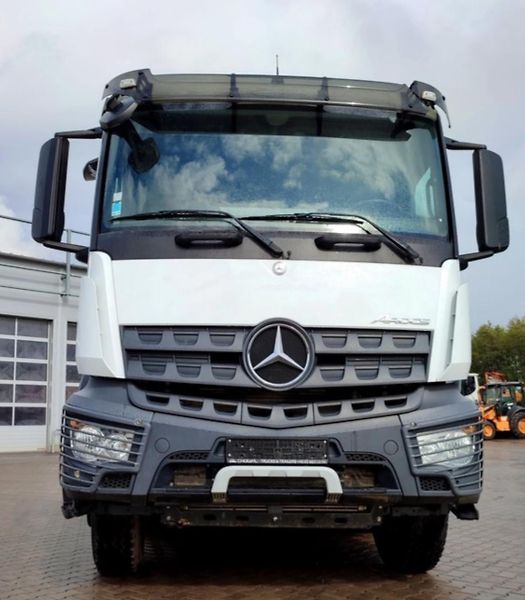 Mercedes-Benz (2017) Arocs 3243 8x4 Bordmatik EURO  - fotka 2 z 12