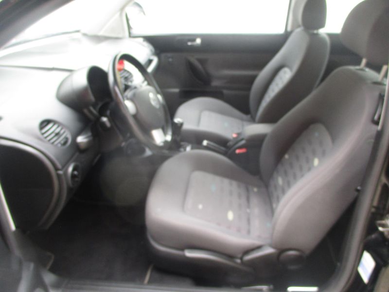 Volkswagen New Beetle 1.6i KLIMA NEHAVAROVANÉ - fotka 10 z 30