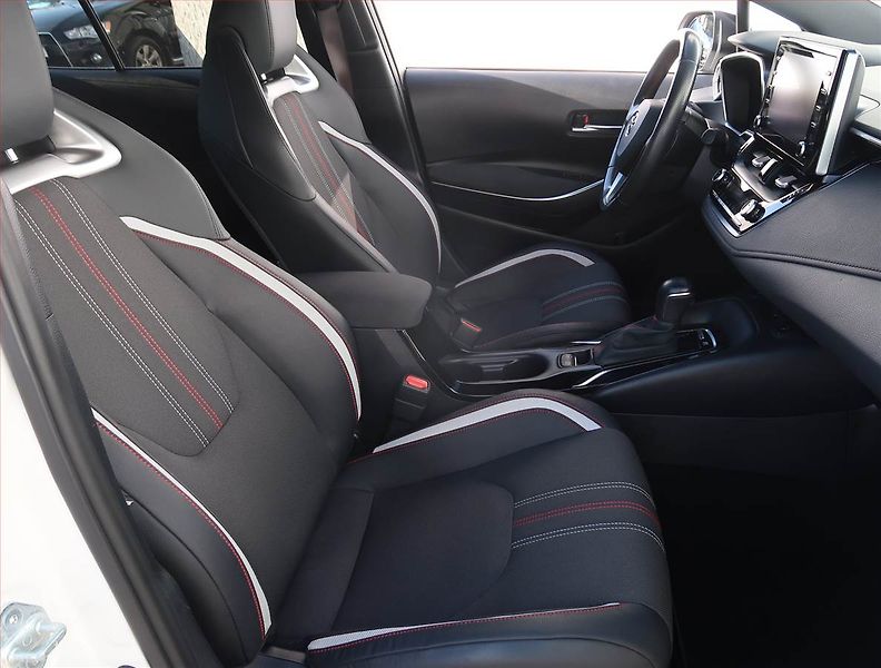 Toyota Corolla (2022) GR Sport 1.8 Hybrid, Hybrid - fotka 9 z 21