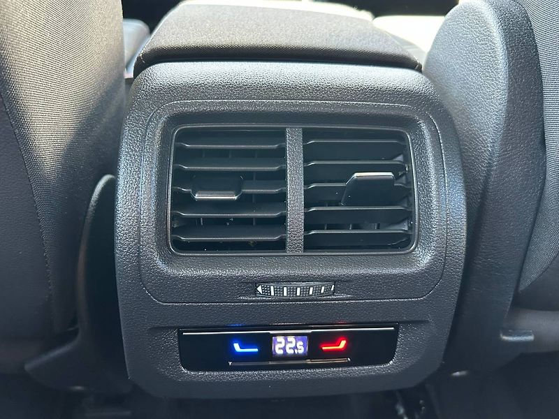 Volkswagen Touran (2023) 2.0 TDI 110kW DSG LED - fotka 33 z 35