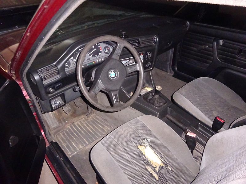 BMW Řada 3 (1990) 316i coupe E30 - fotka 7 z 18