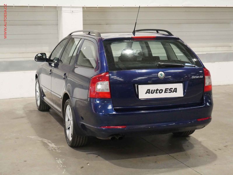 Škoda Octavia (2010) 2.0 TDi, Elegance, xenon - fotka 4 z 16