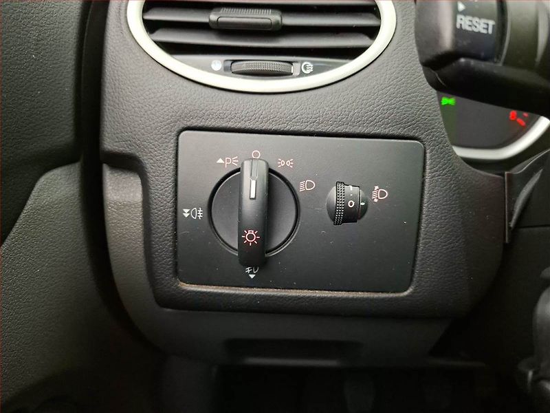 Ford Focus (2009) 1.6 16V, Serv.kniha, nová STK - fotka 16 z 16