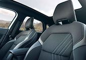 Renault Symbioz. Může mít i panoramatickou střechu.