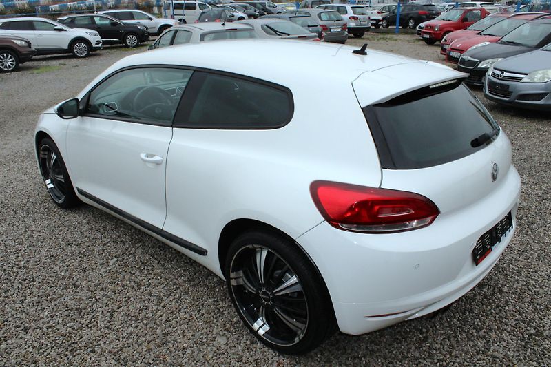 Volkswagen Scirocco (2009) 1,4TSI KLIMA XENONY ALU 19 - fotka 5 z 16