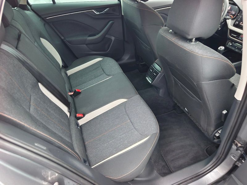 Škoda Kamiq (2024) TOP SELECT TSI 85/1.0 M6F - fotka 12 z 26