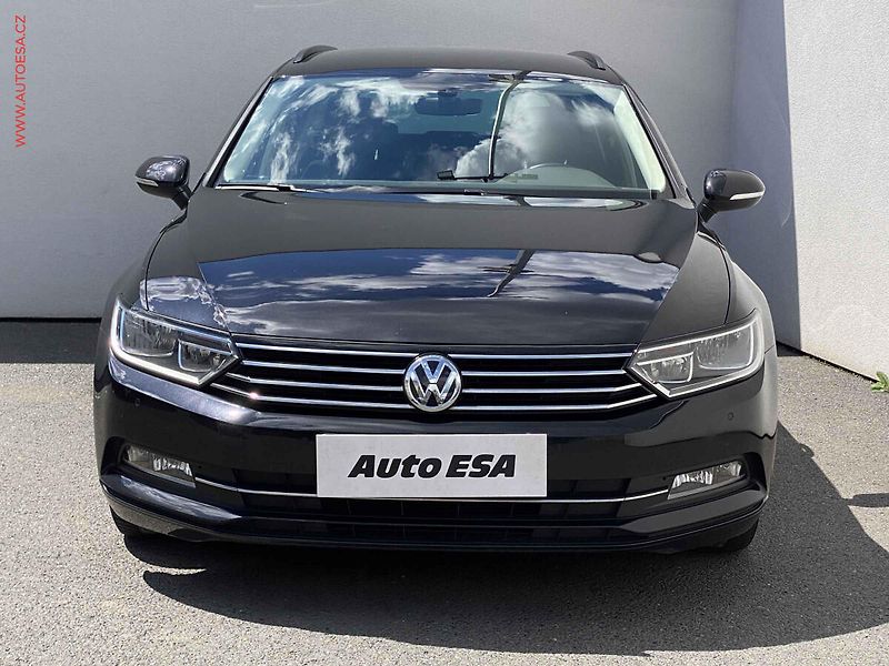 Volkswagen Passat (2018) 1.4 TSi, Comfortline, navi - fotka 2 z 17