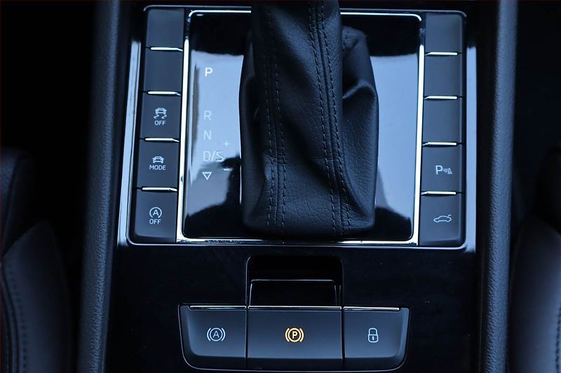 Škoda Superb (2019) Laurin&Klement 2.0 TDI - fotka 24 z 31