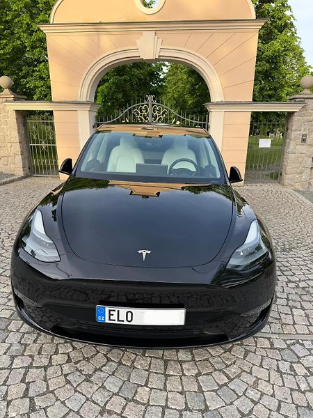 Tesla Model Y (2023) - fotka 3 z 23