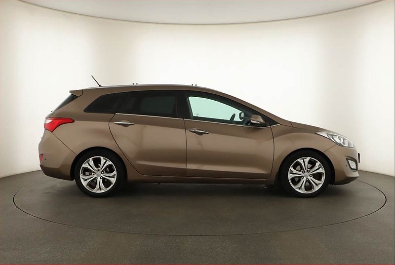 Hyundai i30 (2012) 1.6 GDI, Xenony, Tempomat - fotka 6 z 14