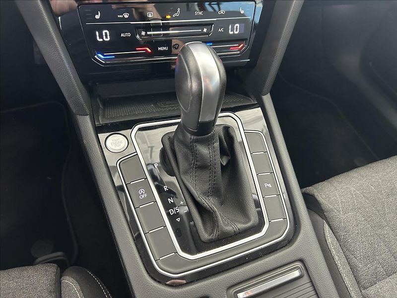 Volkswagen Passat 2,0   TDI 90kW,DSG,SERVISKA,AC - fotka 20 z 31