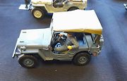Jeep Willys s jiným typem plátěné střechy.