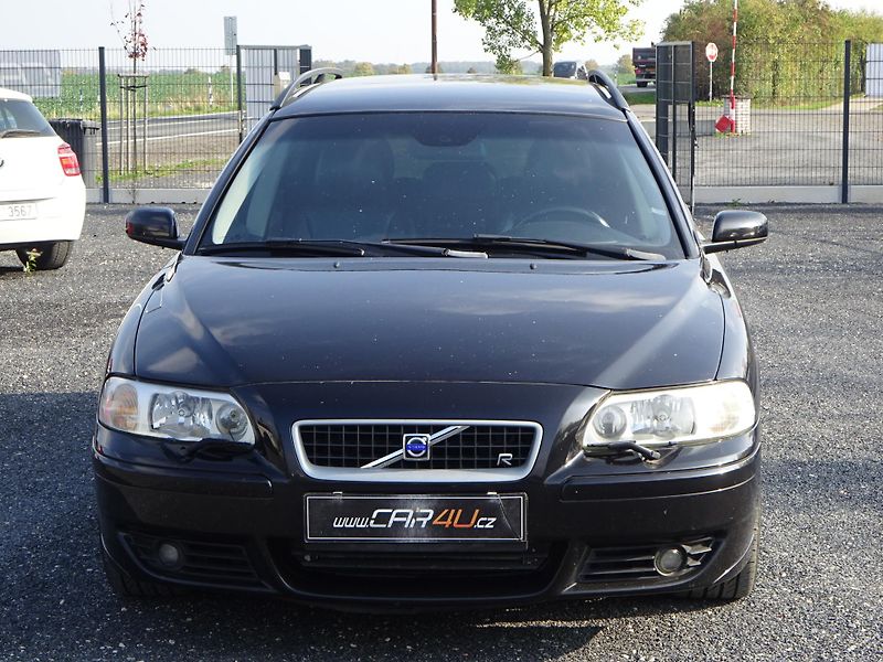 Volvo V70 2.5T 220kW R AWD AUTOMAT - fotka 2 z 32